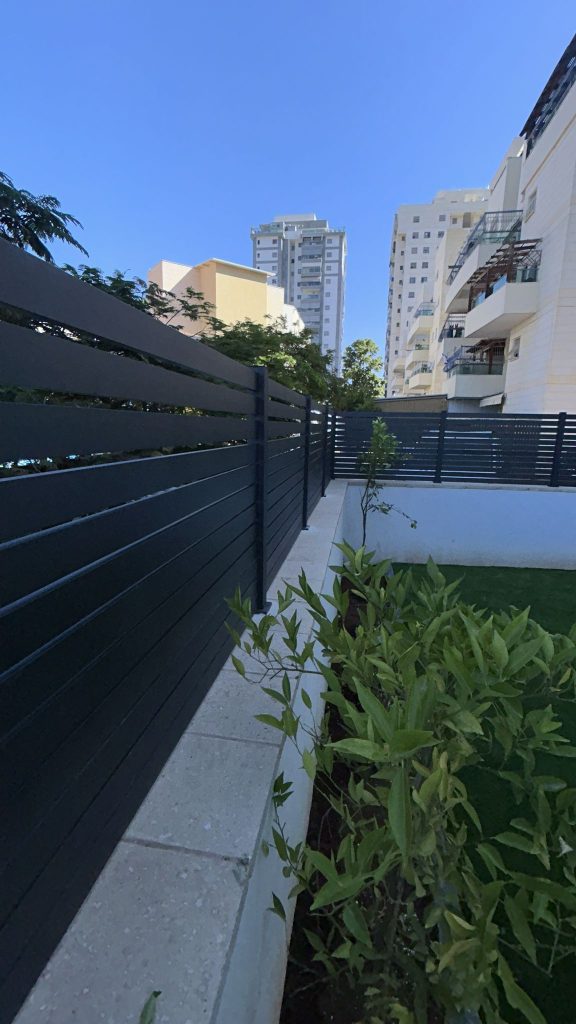 גדרות מאלומיניום
